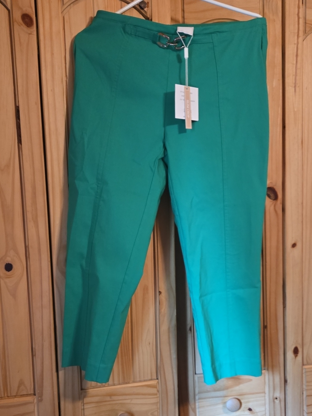 Womens's Zak & Rachel Bright Green Stretch Tailored Capri Pants. 8. New With Tag